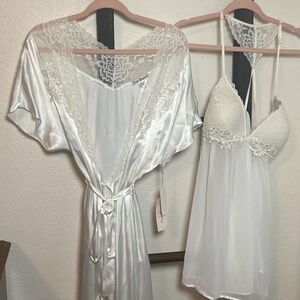 Linea Donatella White Lace Robe and Chemise Set